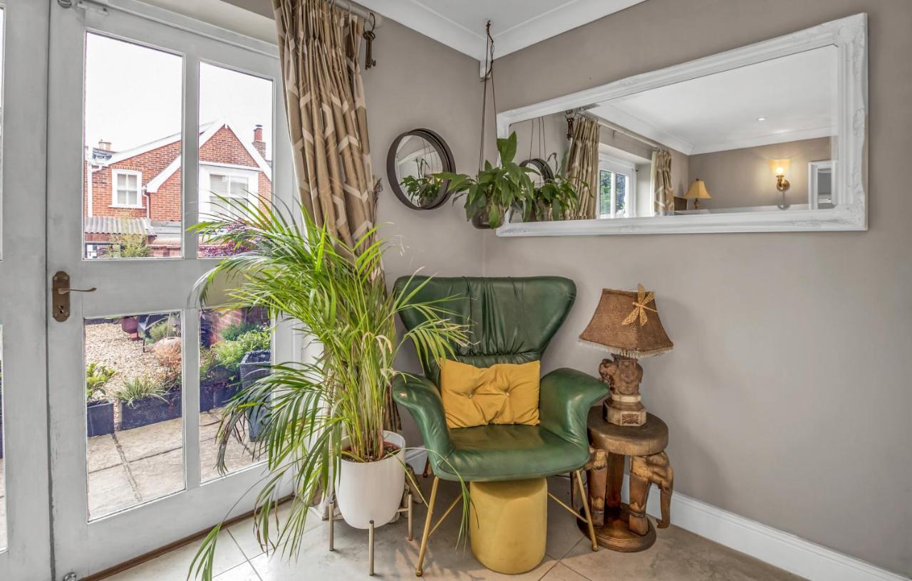 Stylish 3 Bedroom Townhouse For 5 Guests, Set In The Medieval Grid With Off Street Parking Bury St. Edmunds Dış mekan fotoğraf