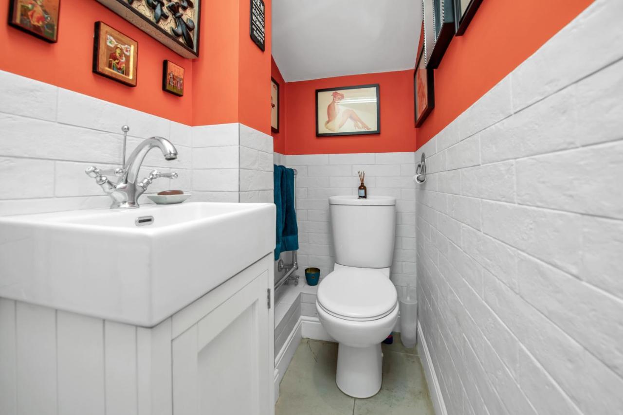 Stylish 3 Bedroom Townhouse For 5 Guests, Set In The Medieval Grid With Off Street Parking Bury St. Edmunds Dış mekan fotoğraf