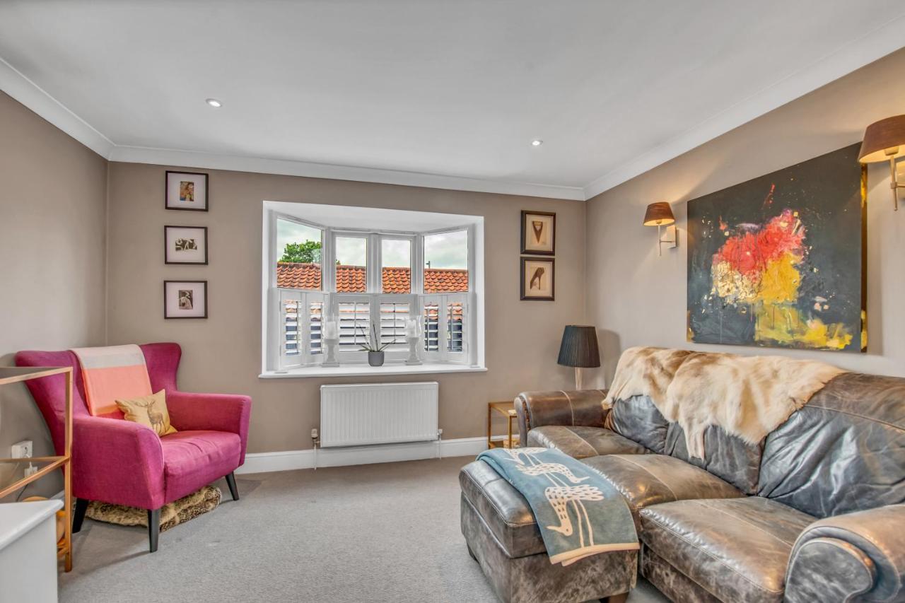 Stylish 3 Bedroom Townhouse For 5 Guests, Set In The Medieval Grid With Off Street Parking Bury St. Edmunds Dış mekan fotoğraf