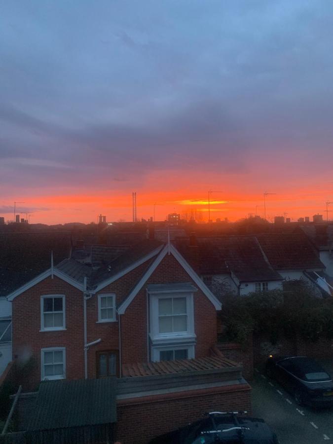 Stylish 3 Bedroom Townhouse For 5 Guests, Set In The Medieval Grid With Off Street Parking Bury St. Edmunds Dış mekan fotoğraf