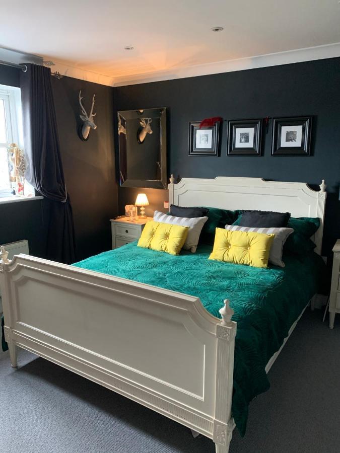 Stylish 3 Bedroom Townhouse For 5 Guests, Set In The Medieval Grid With Off Street Parking Bury St. Edmunds Dış mekan fotoğraf