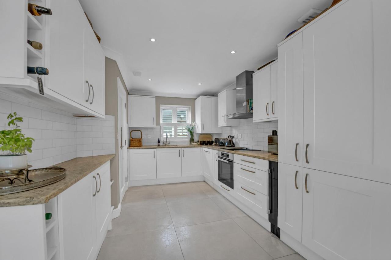 Stylish 3 Bedroom Townhouse For 5 Guests, Set In The Medieval Grid With Off Street Parking Bury St. Edmunds Dış mekan fotoğraf