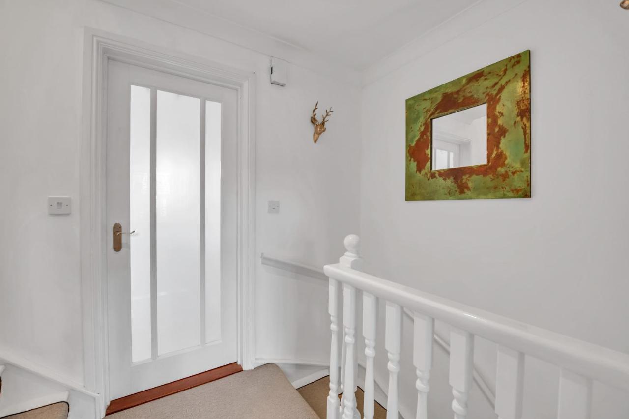 Stylish 3 Bedroom Townhouse For 5 Guests, Set In The Medieval Grid With Off Street Parking Bury St. Edmunds Dış mekan fotoğraf