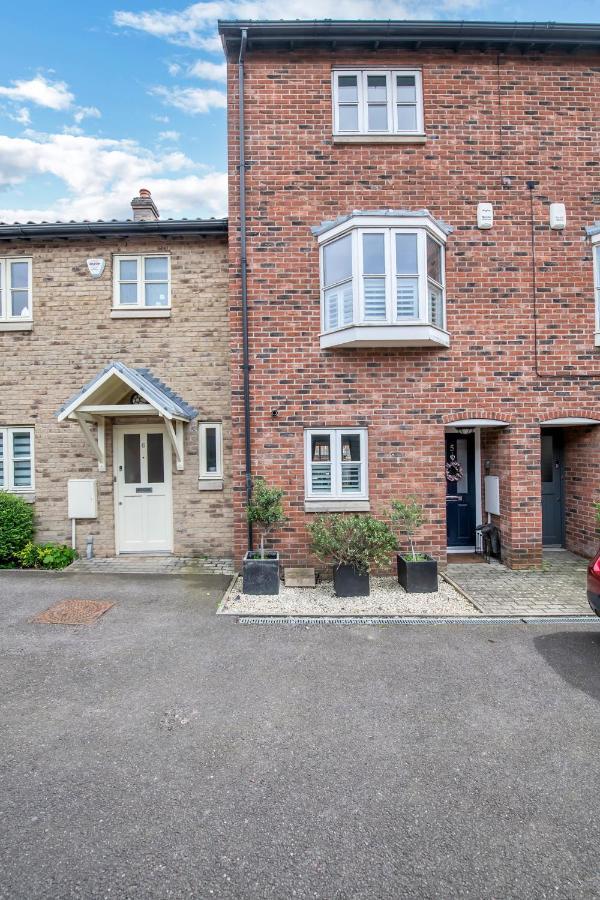 Stylish 3 Bedroom Townhouse For 5 Guests, Set In The Medieval Grid With Off Street Parking Bury St. Edmunds Dış mekan fotoğraf